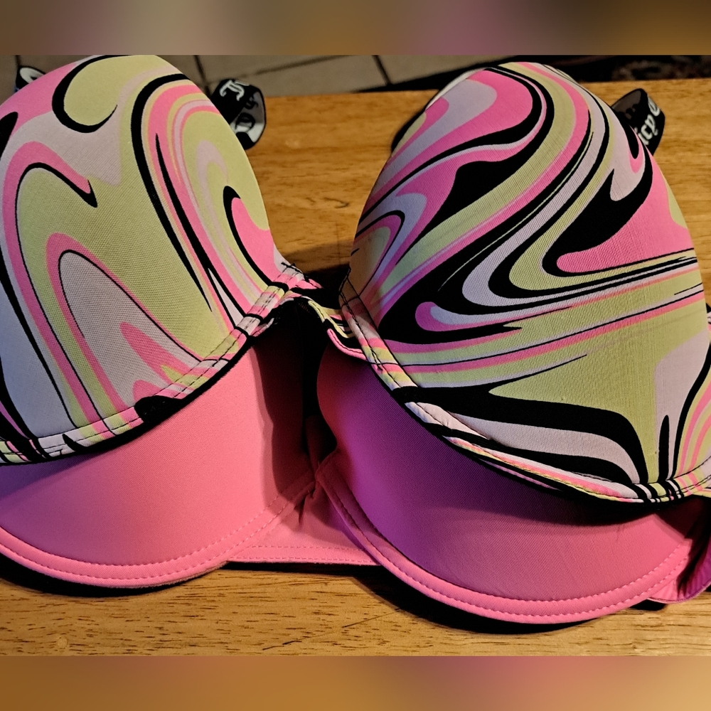 Bras - Picture 4 of 5